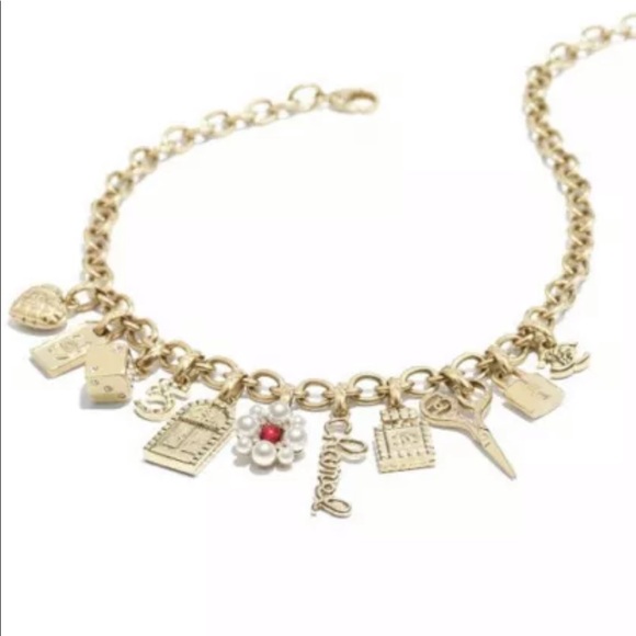 CHANEL 21P Carnival Clustered Charm Story Necklace Pearl CC Gold tone - Picture 5 of 14